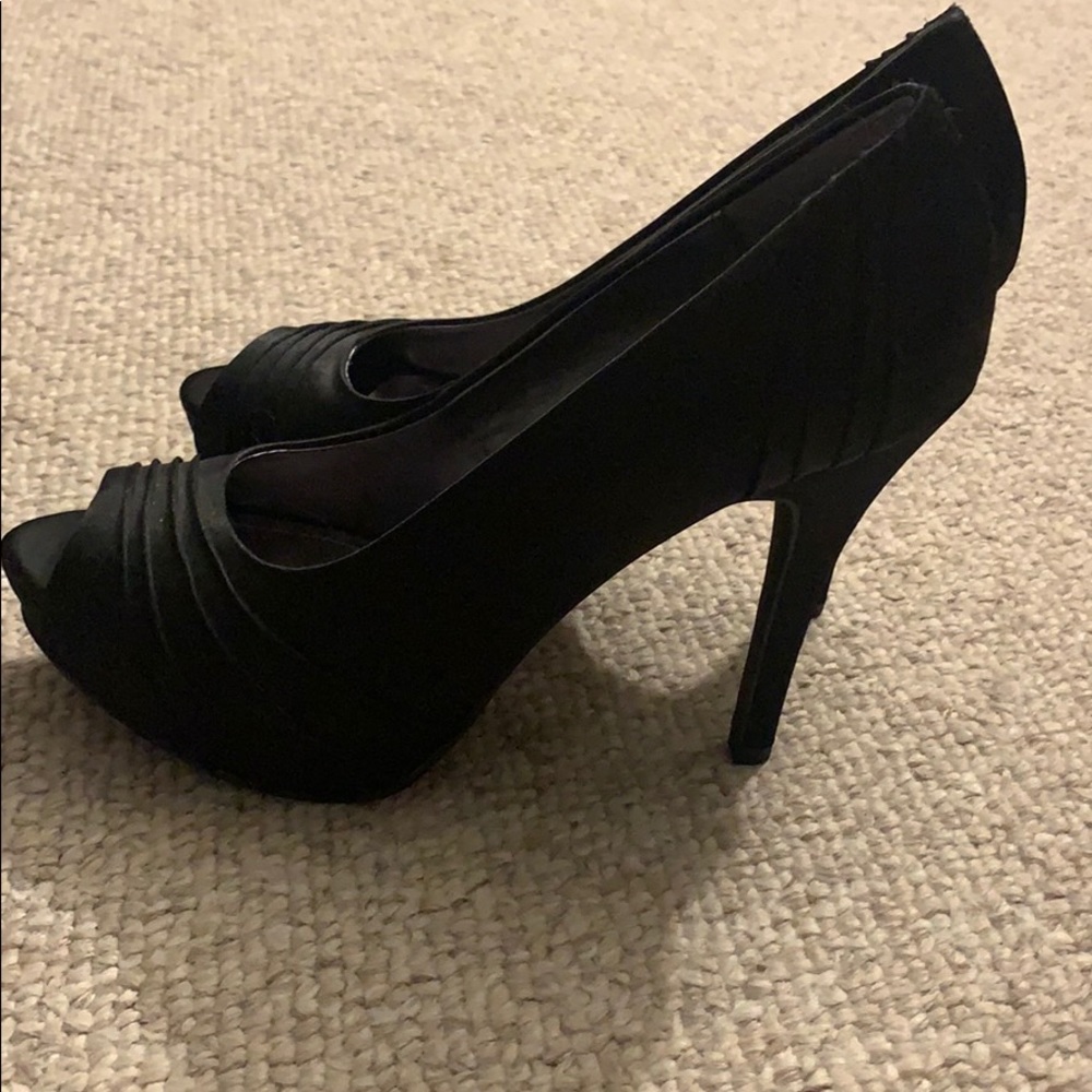 Women’s Jaqueline Ferrar 5” Black Heels - Picture 4 of 7